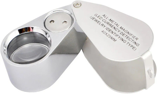 ذرهبین با نور UV،