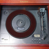 گرامافون مجستیک مدل TT40 چوبی با رادیو AM/FM